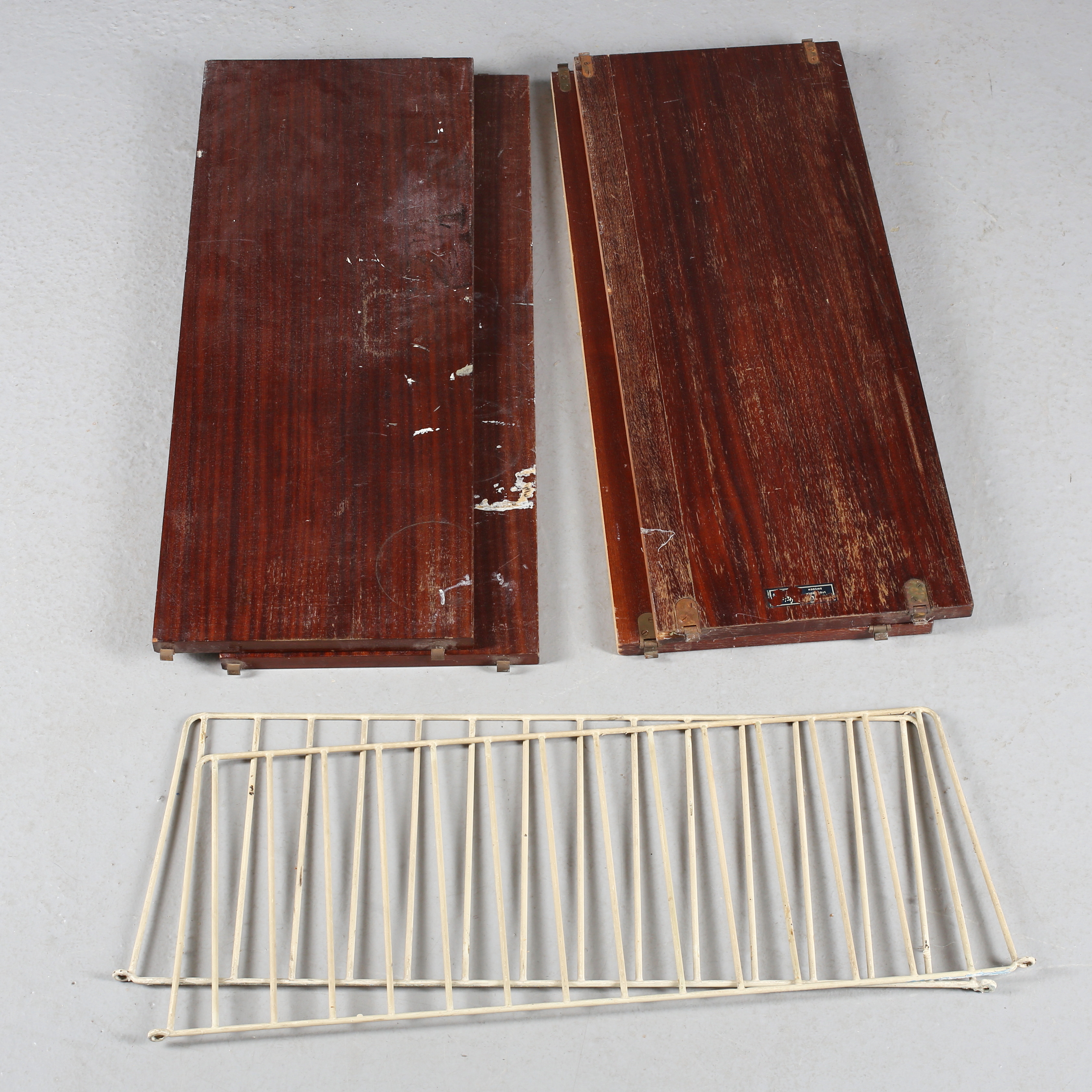 STRINGHYLLA, teak, BFB-hyllan, etikettmärkt, String Designed.