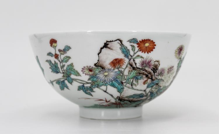 CHINESE QING DYNASTY FAMILLE ROSE PORCELAIN BOWL
