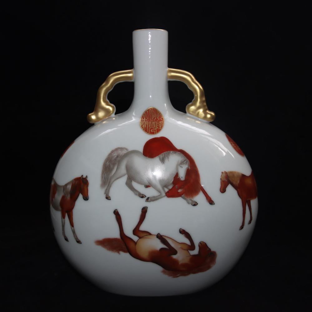 A Chinese Famille Rose Porcelain Moonflask