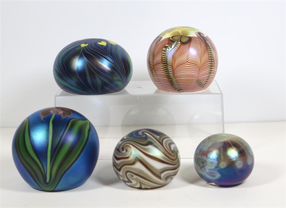 FIVE SIGNED ART GLASS PAPERWEIGHTS. - Largest, D: 3 1/4".