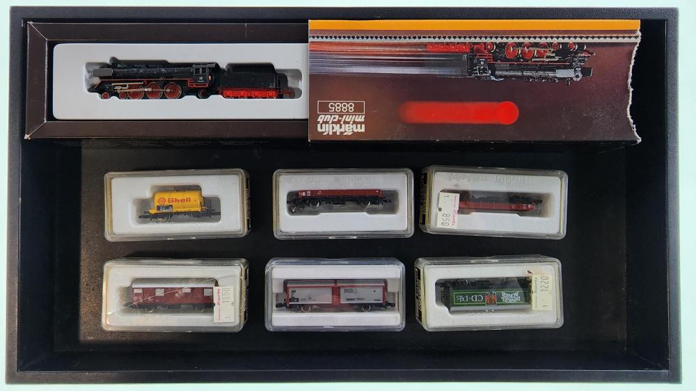 Z-Scale Marklin Mini Club Train Cars & Engine
