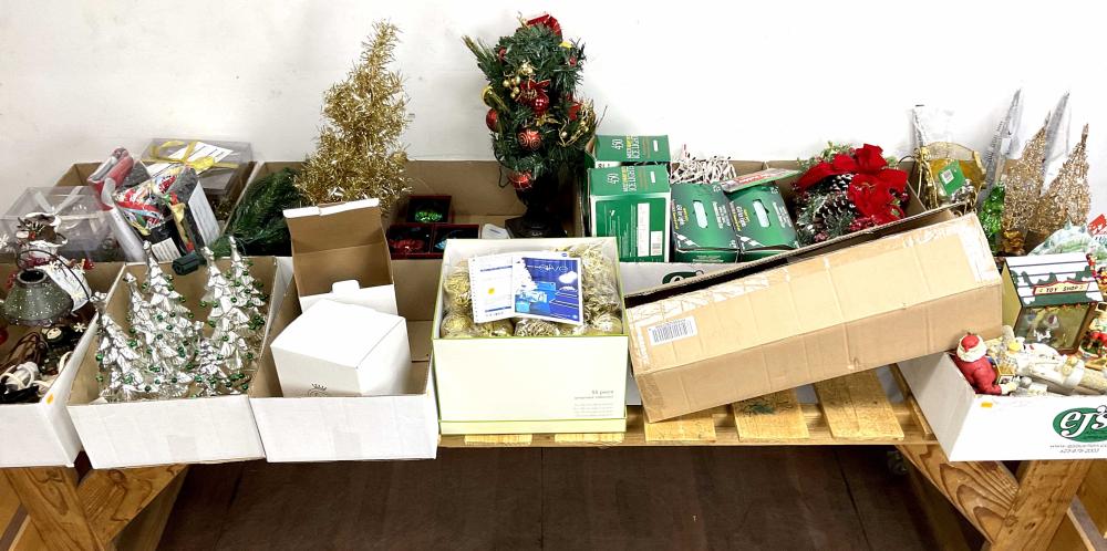 Assorted Christmas Decorative Arts
