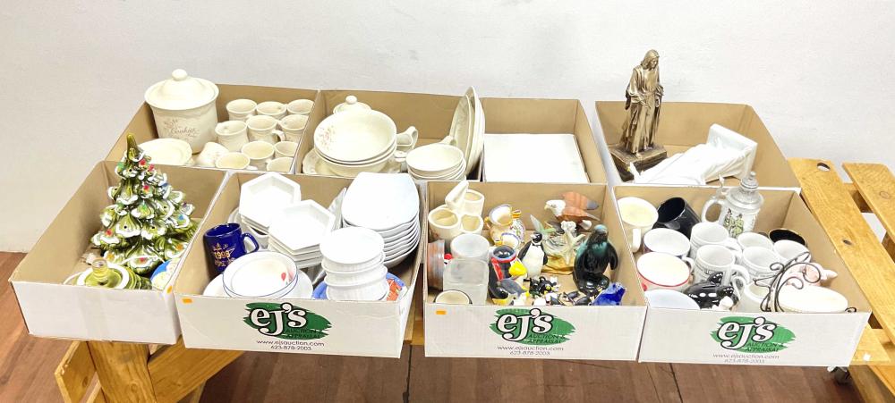 Assorted Ceramic Servingware & Decorative Arts