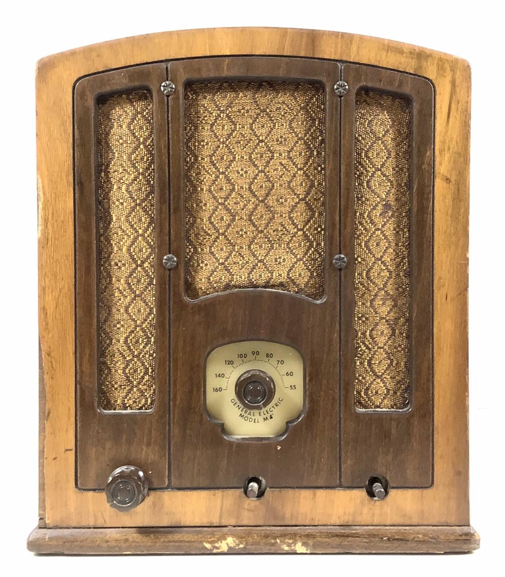 Vintage General Electric Tube Radio Receiver