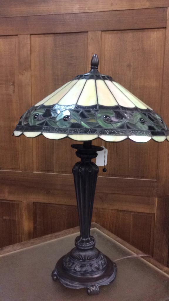 Stained glass table lamp Tiffany style