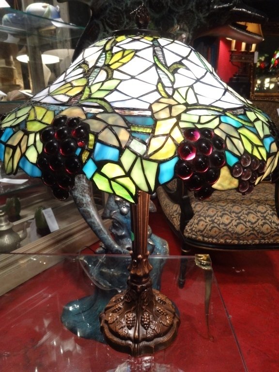 TIFFANY STYLE STAINED GLASS LAMP, GRAPEVINE SHADE, ART