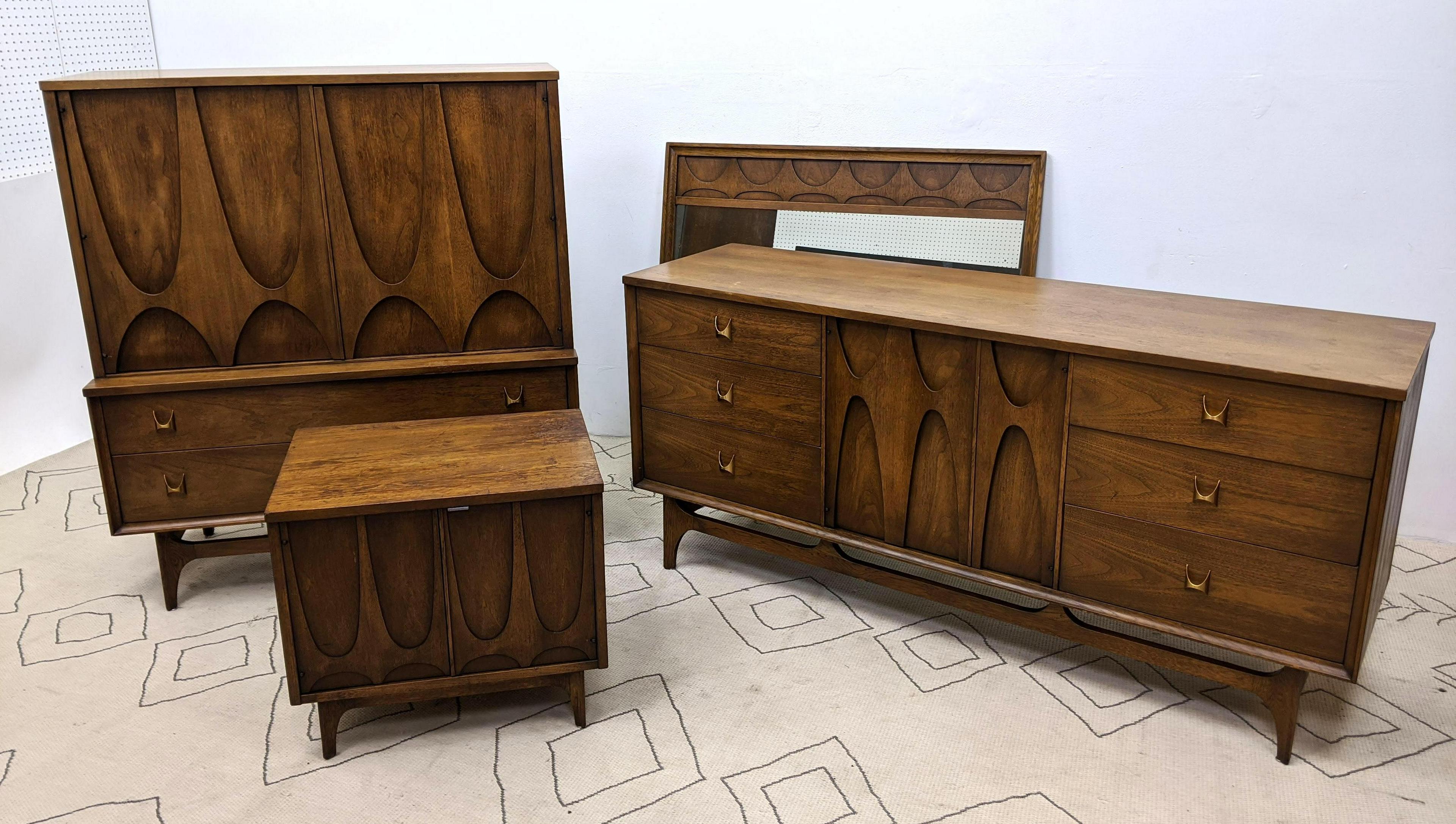BROYHILL PREMIER Bedroom Set. BRASILIA. High and low ch