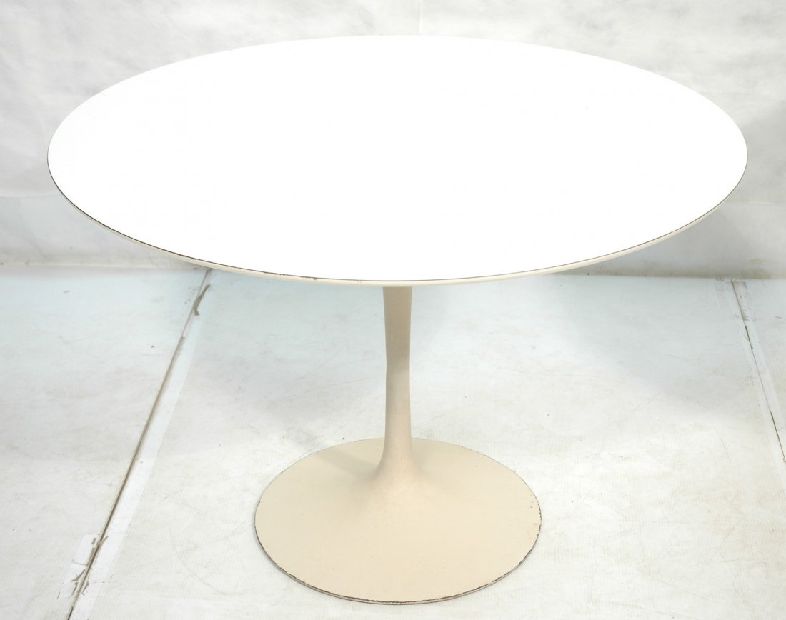 KNOLL AERO SAARINEN Tulip Dining Table. Round whi