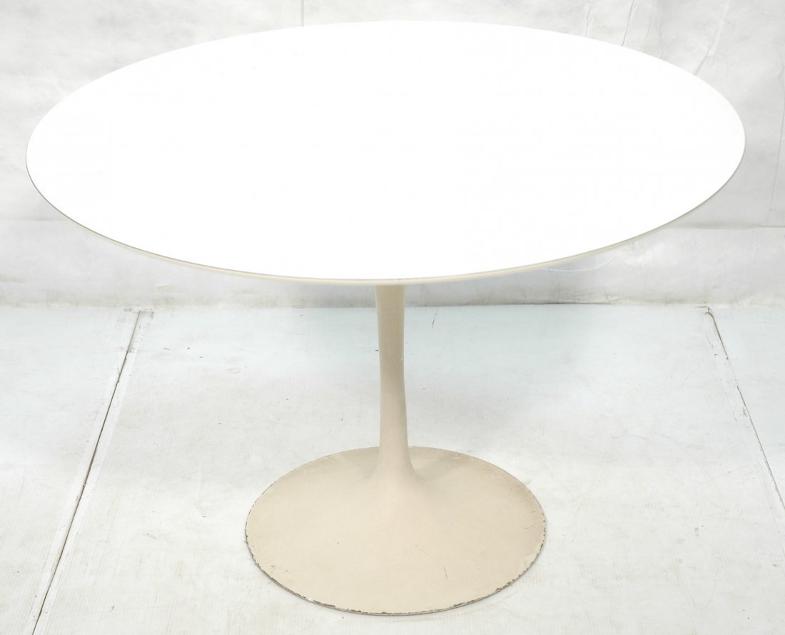 KNOLL by AERO SAARINEN Tulip Dining Table. Round