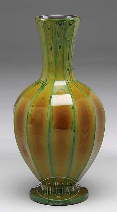 LITHYALIN ART GLASS VASE