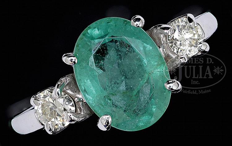 14KT WHITE GOLD, EMERALD & DIAMOND RING.