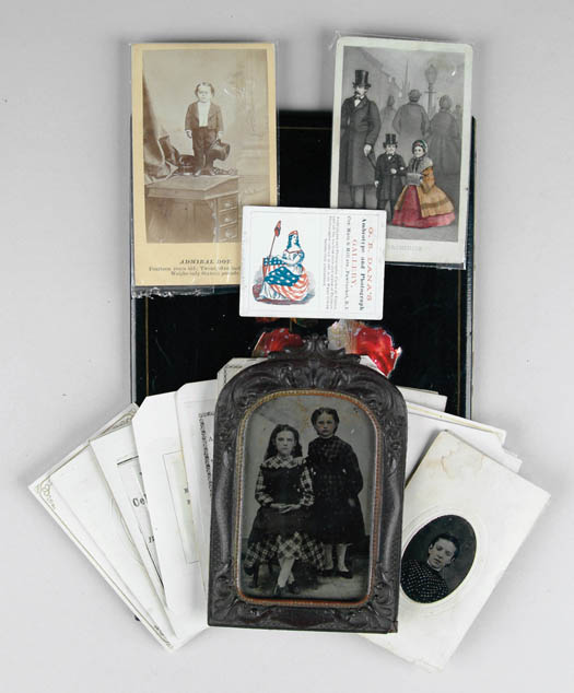 MIXED LOT OF PHOTOGRAPHY ITEMS