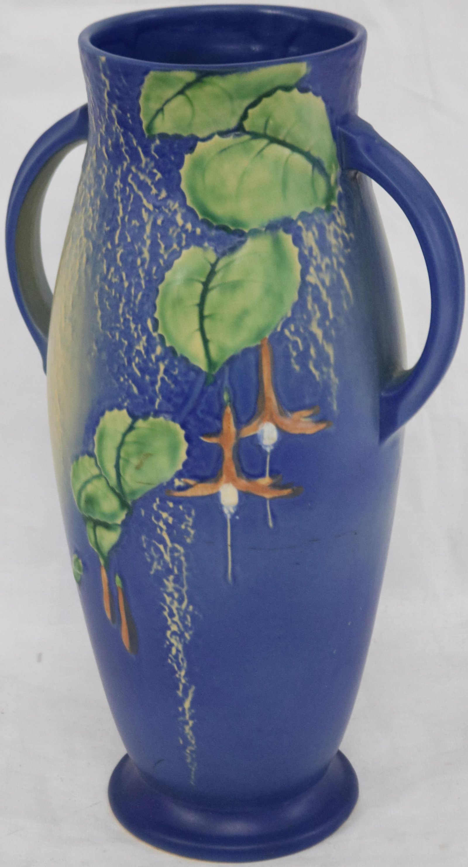 ROSEVILLE 904-15" HANDLED VASE, FUSCIA PATTER