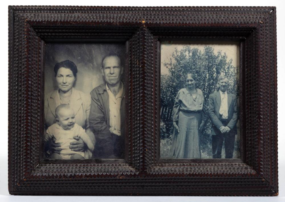 AMERICAN FOLK / TRAMP ART CARVED PICTURE FRAME