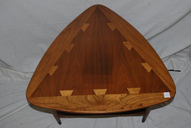 18" Lane Triangle Dovetail Table