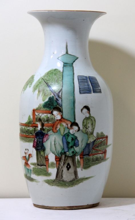19th C QING CHINESE PORCELAIN HAND PAINTED VASE