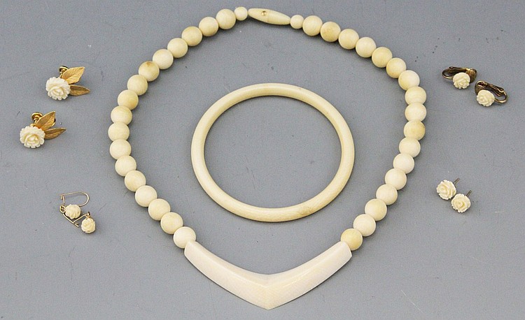 MIXED LOT OF LADIES IVORY JEWELRY
