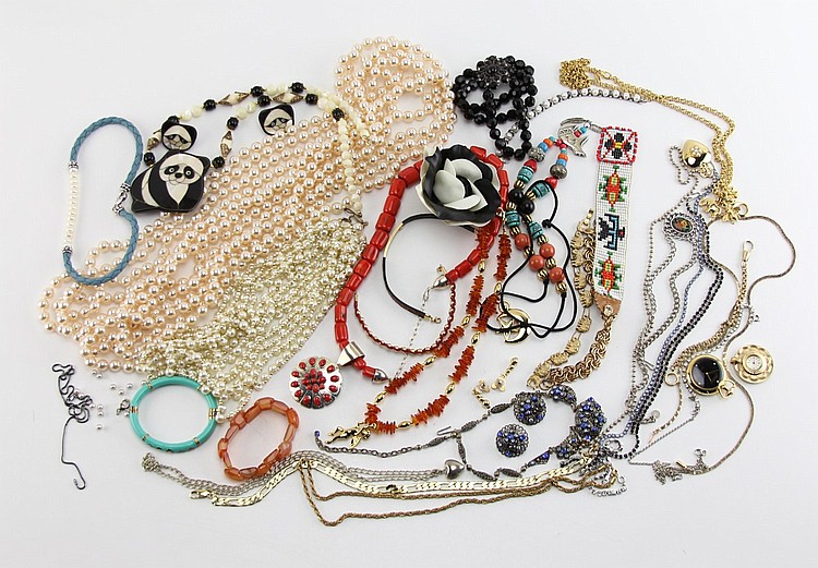LARGE MIXED LOT OF COSTUME JEWELRY & WATCHES