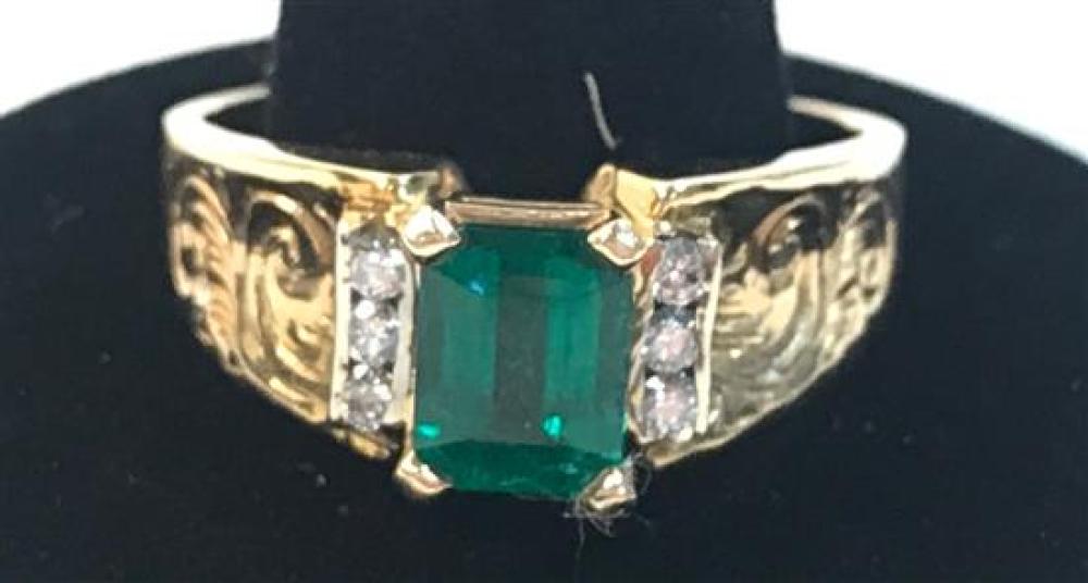 14KT GOLD, DIAMOND & EMERALD RING