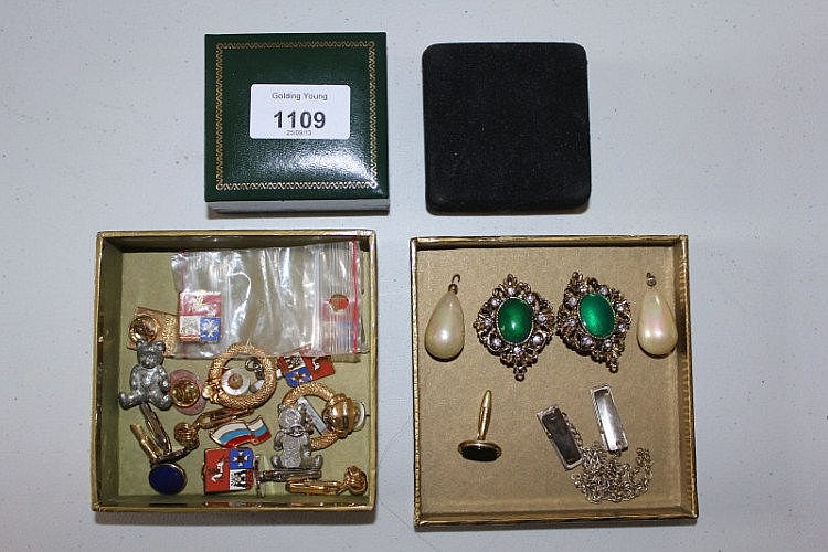 An 18ct gold and onyx cufflink, other cufflinks