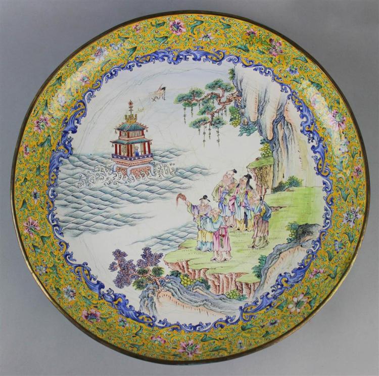 CHINESE FAMILLE ROSE ENAMEL CHARGER, QING DYNASTY (18TH/19TH CENTURY)