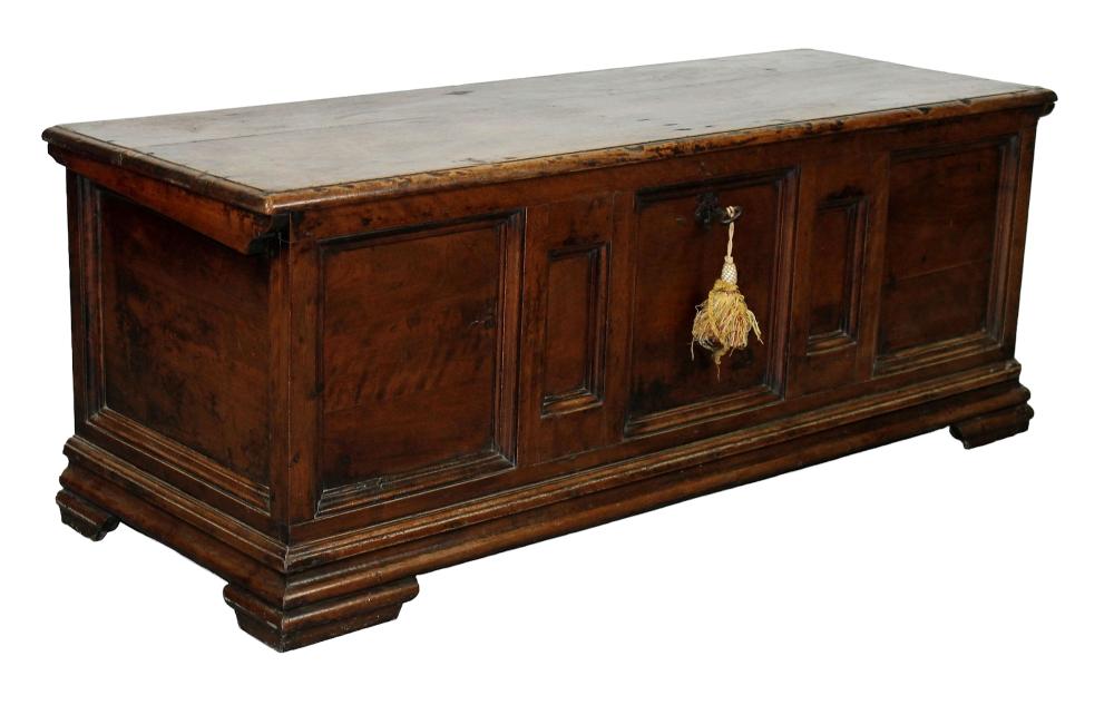 French rustic farmhouse trunk in walnut