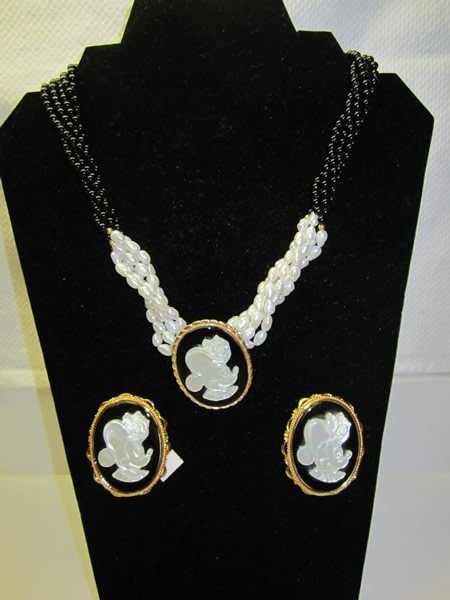 Disney Minnie Mouse Cameo Necklace & Pin