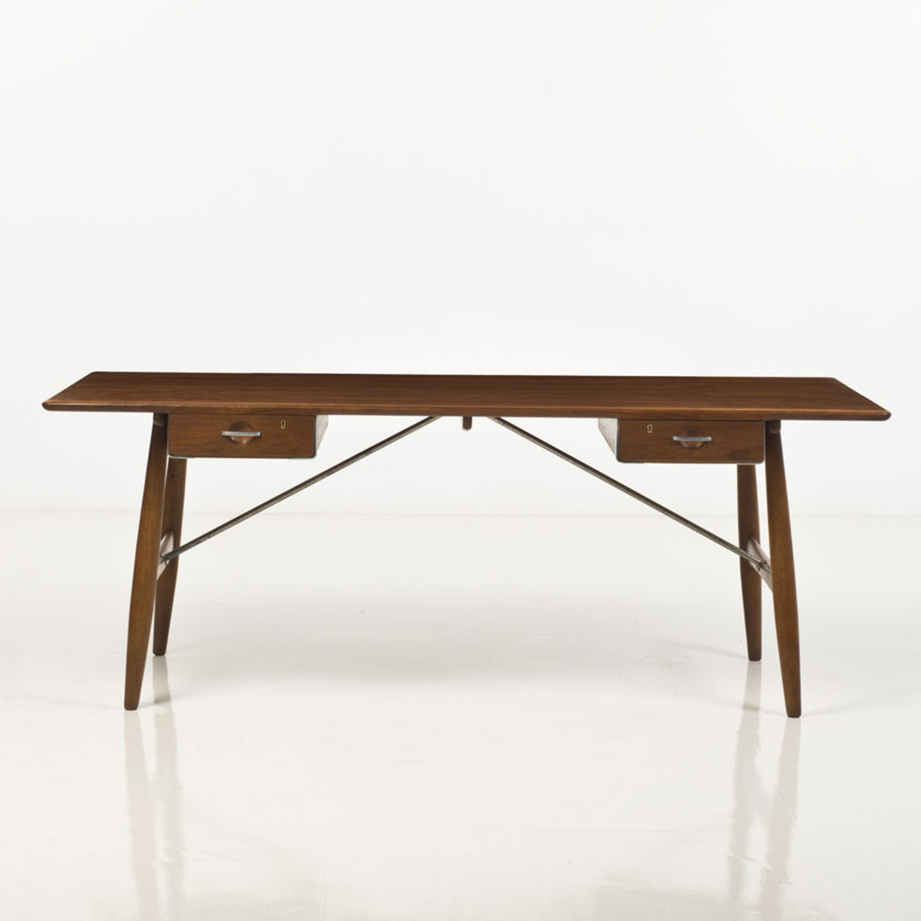 Hans J. Wegner (1914-2007)JH-571