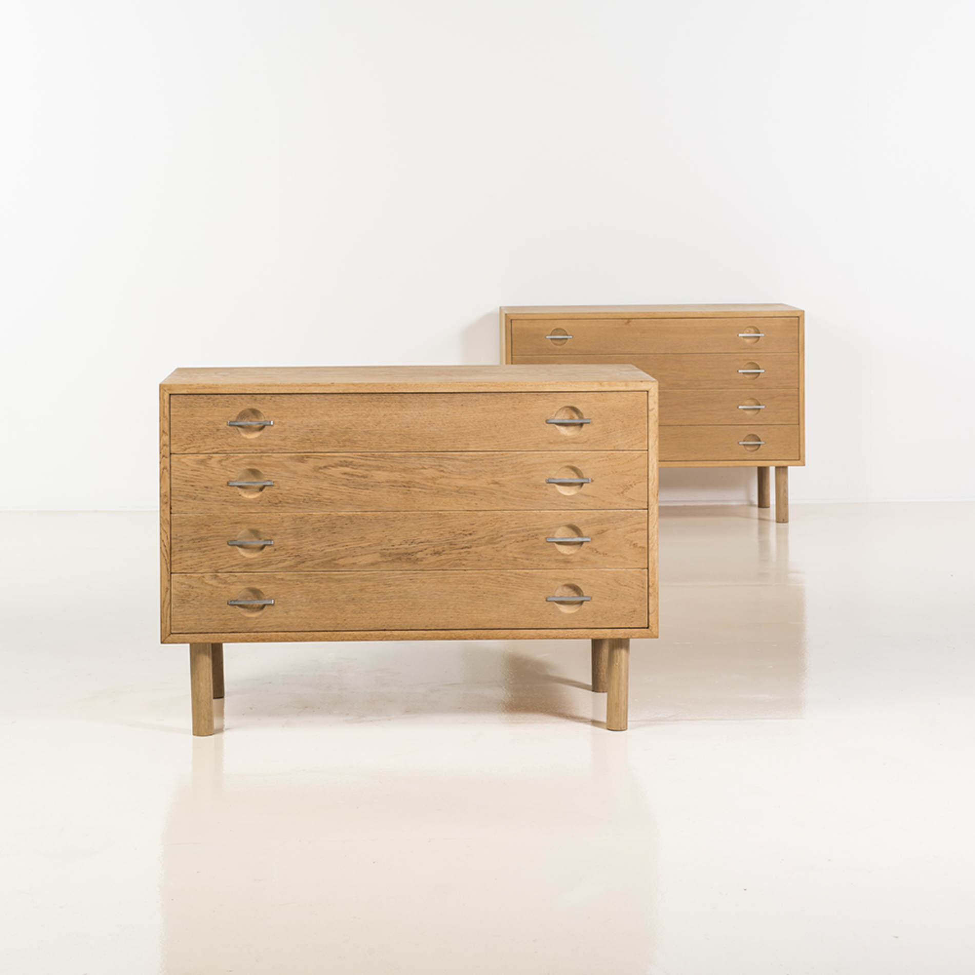 Hans J. Wegner (1914-2007)Paire de commodes