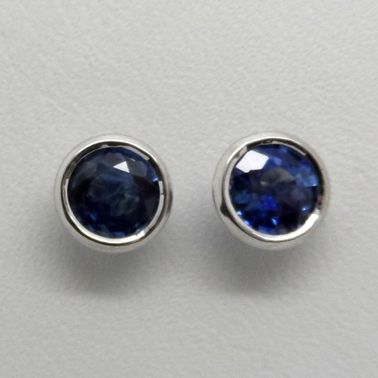 14K W/GOLD 1.04 CTS CORN FLOWER BLUE SAPPHIRE STUDS...