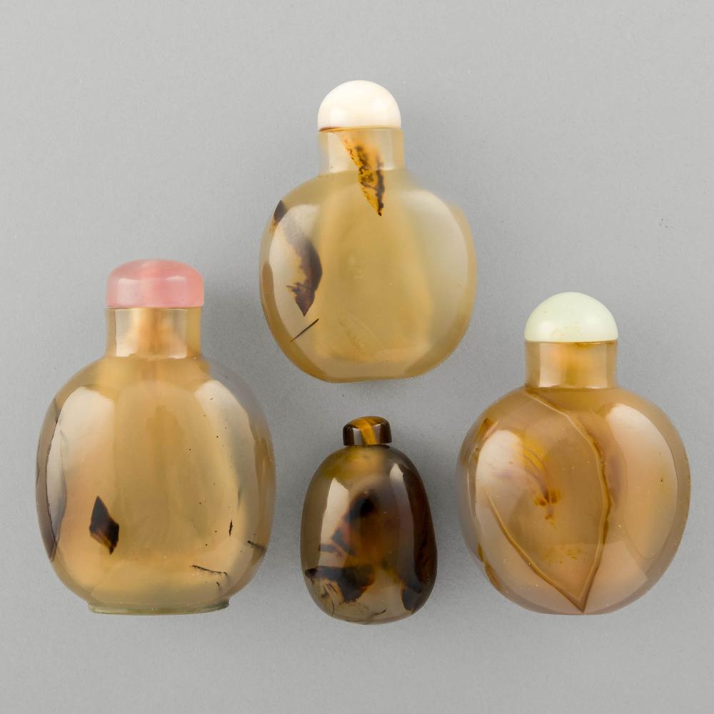 Four Chinese agate snuff bottles, 18th/19th century