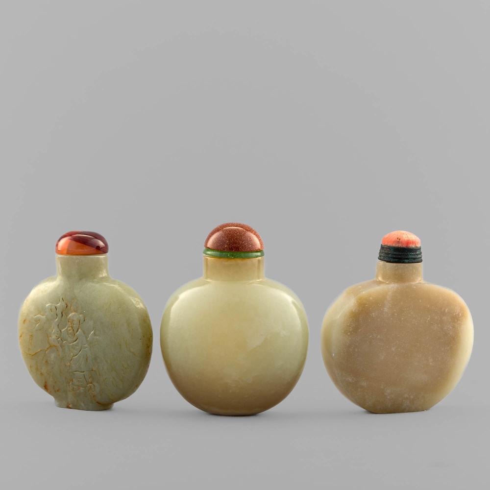 Three Chinese jade snuff bottles, 18th/19th century