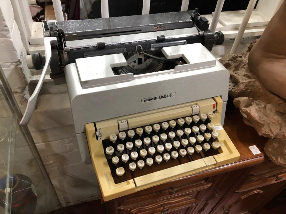 Olivetti Linea 98 Typewriter,