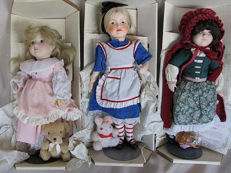 Three boxed Franklin Mint Goldilocks, RR Hood / Alice in Wonderland porcela