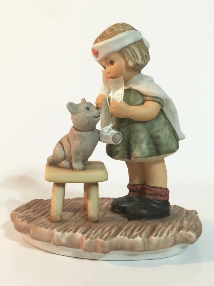 Vintage HUMMEL - GOEBEL Porcelain Figurine
