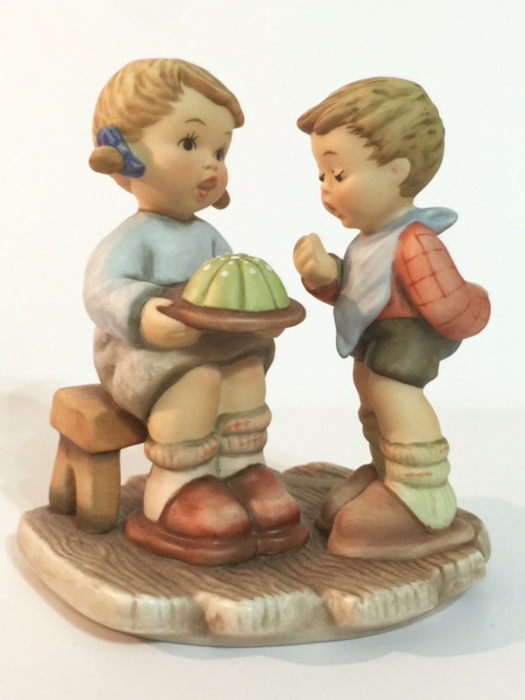 Vintage HUMMEL - GOEBEL Porcelain Figurine
