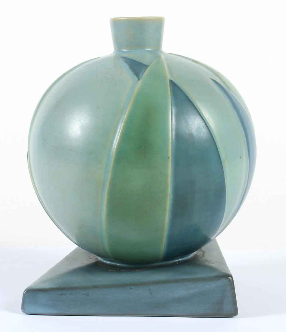ROSEVILLE POTTERY; FUTURA VASE