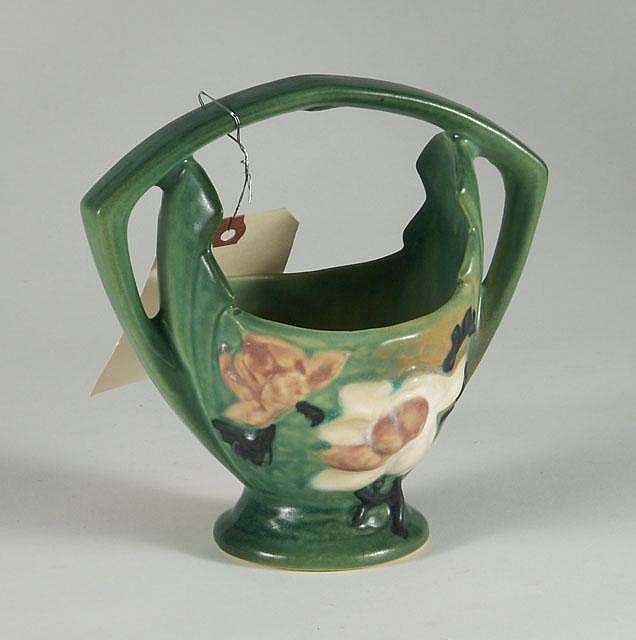 ROSEVILLE POTTERY VASE ''MAGNOLIA''