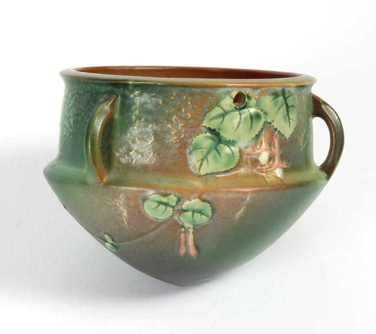 ROSEVILLE POTTERY FUSCHIA PATTERN HANGING BASKET - Having...