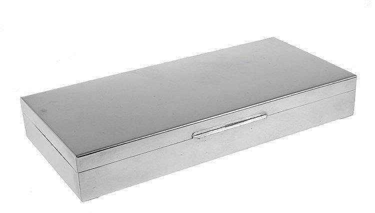 Portuguese sterling silver cigarette box. Hallmarked.