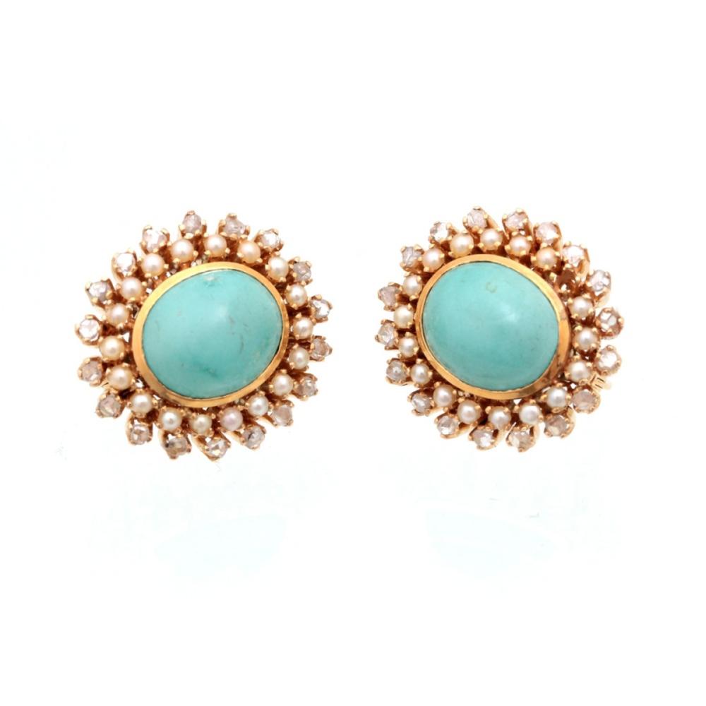 A PAIR OF EARRINGS