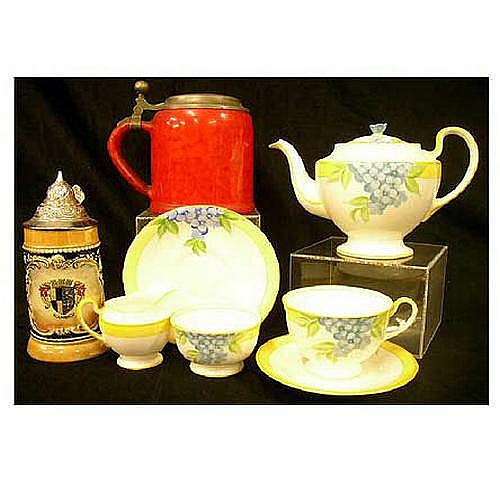 Miscellaneous ceramics. (A lot). This lot consists