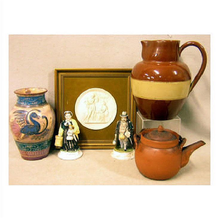 Miscellaneous ceramics. (A lot) This lot consists