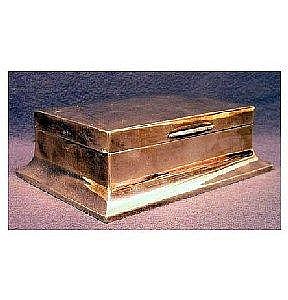 A Walker & Hall hallmarked silver rectangular cigarette box