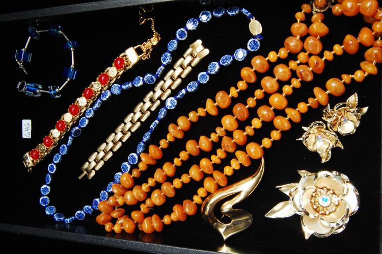 Vintage Costume Jewelry Nice Mixed Jewelry Lot