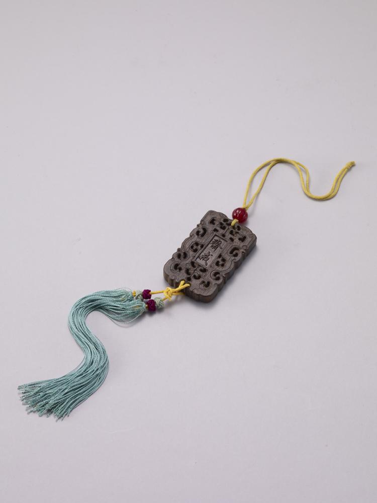 AN AGILAWOOD PENDANT