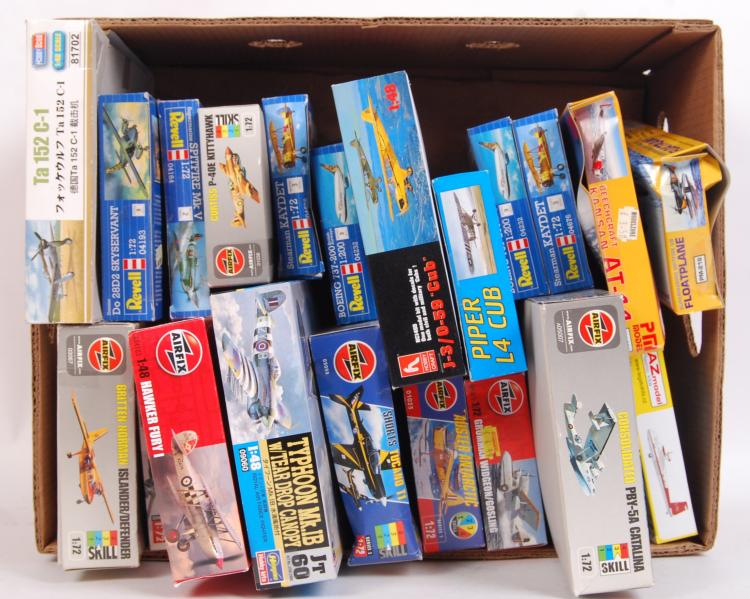 LARGE COLLECTION OF ASSORTED PLASTIC AIRCRAFT MODEL KITS