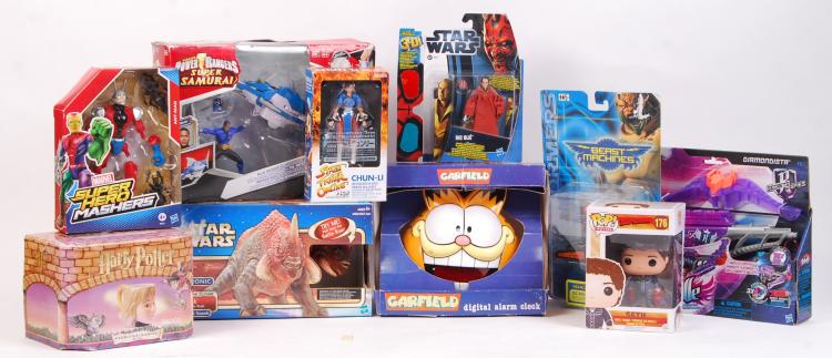 ASSORTED ACTION FIGURES & PLAYSETS