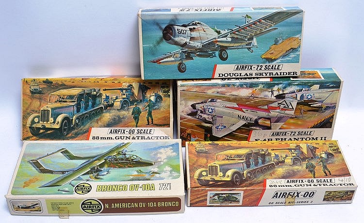 MODEL KITS; A collection of 5x vintage Airfix plastic...
