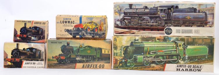 AIRFIX 00 GAUGE: A collection of 6x vintage Airfix 00 Gauge model kits of s